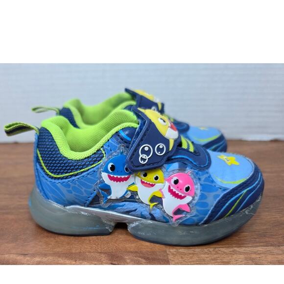 Baby Shark Pink Fong Light Up Toddler Shoes Size 6 - Picture 6 of 7